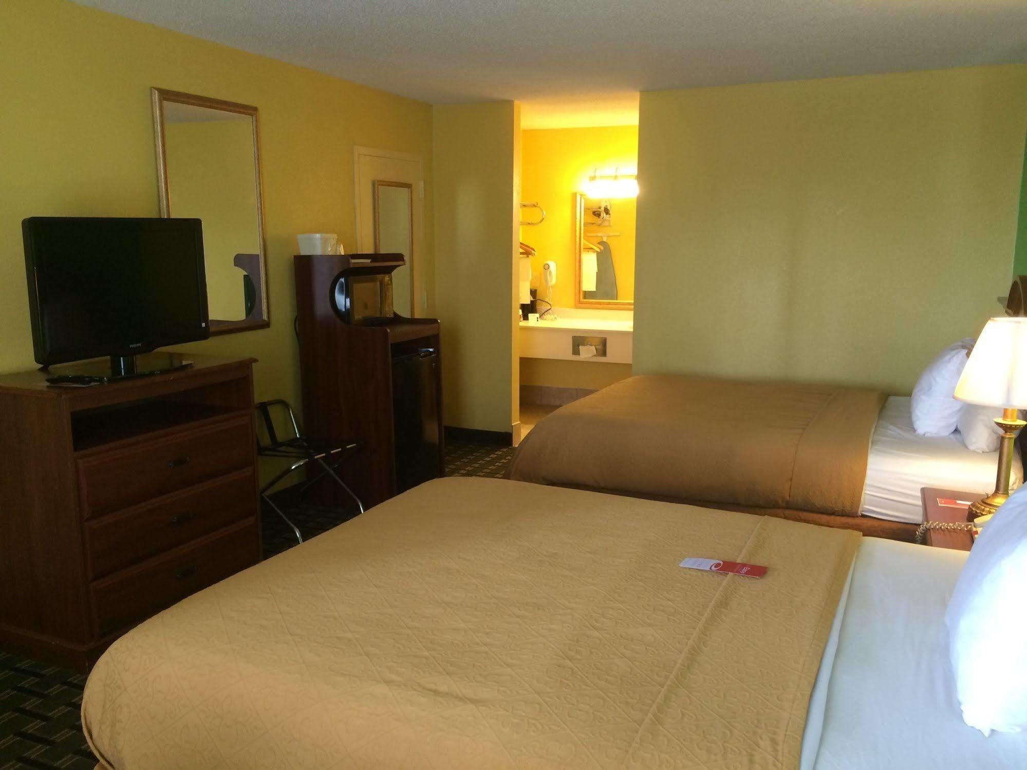 Econo Lodge Douglas Exteriör bild