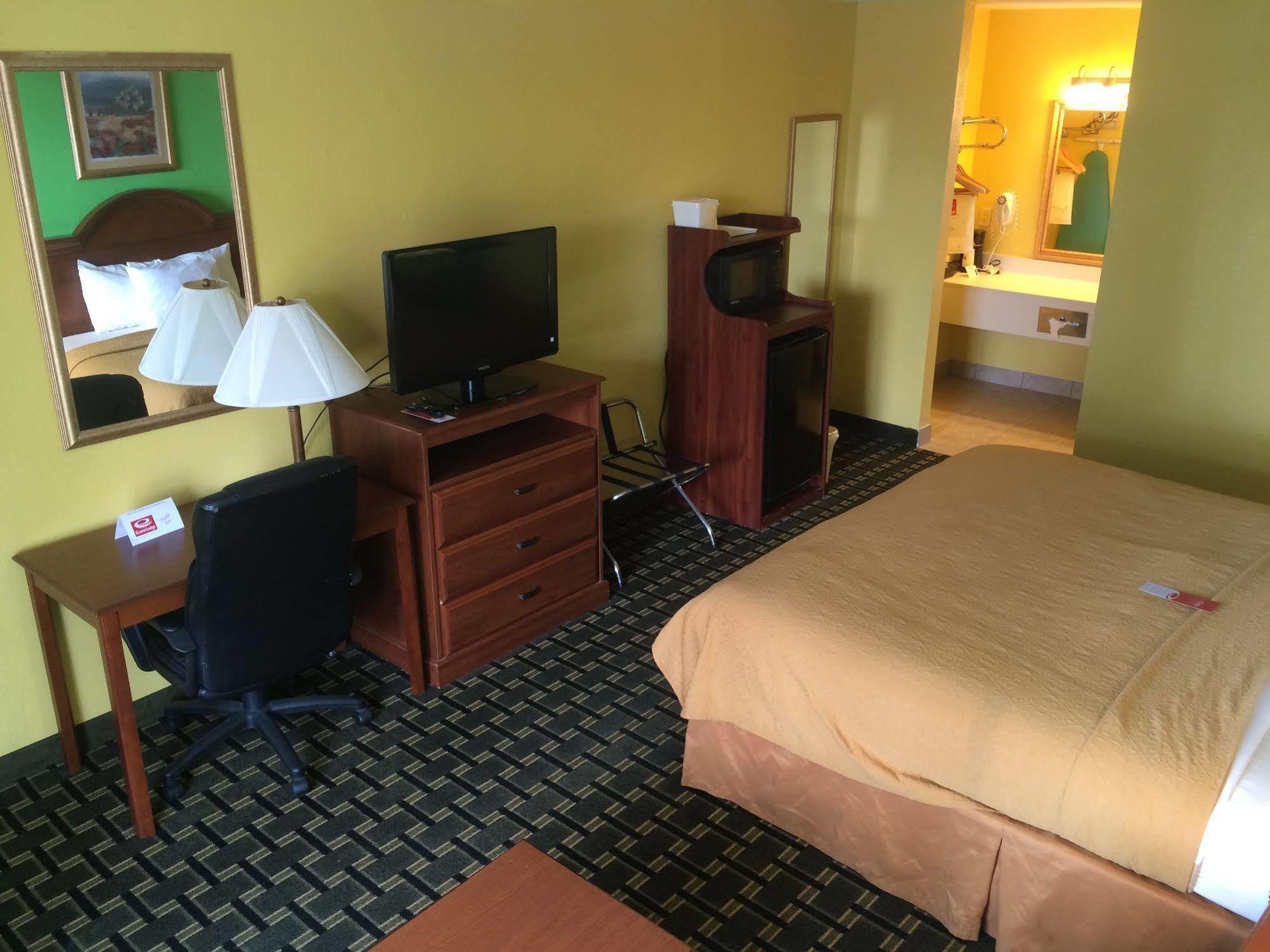 Econo Lodge Douglas Exteriör bild