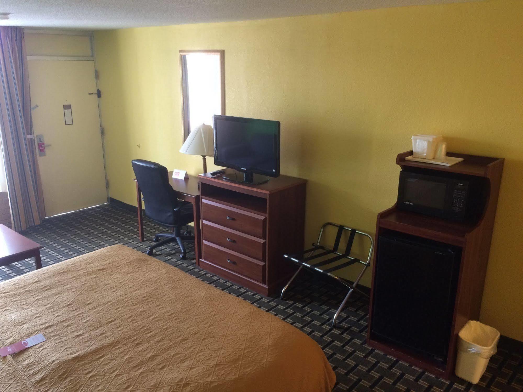 Econo Lodge Douglas Exteriör bild