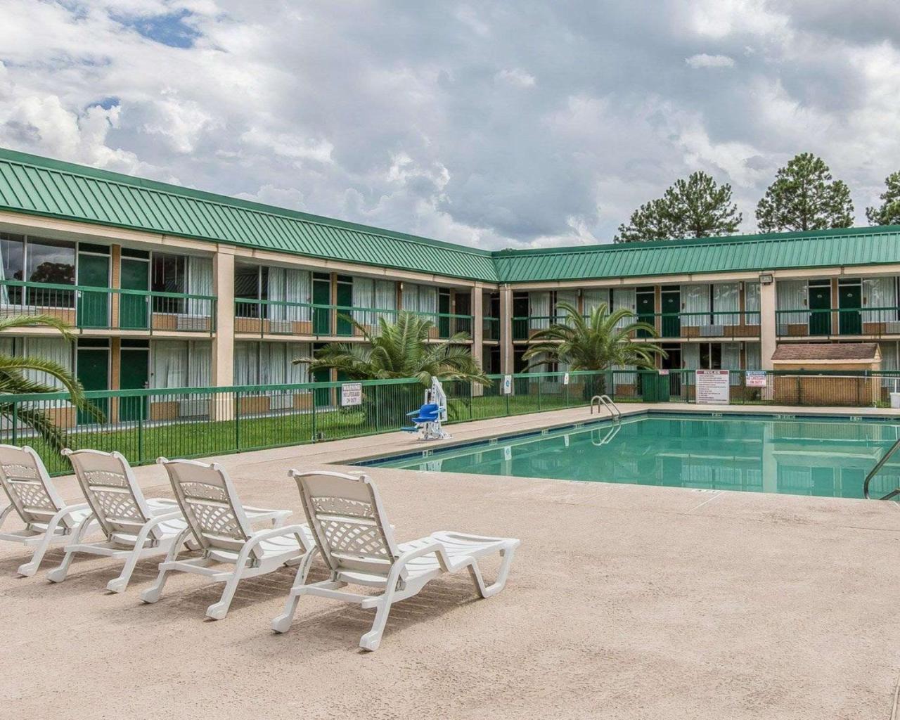 Econo Lodge Douglas Exteriör bild