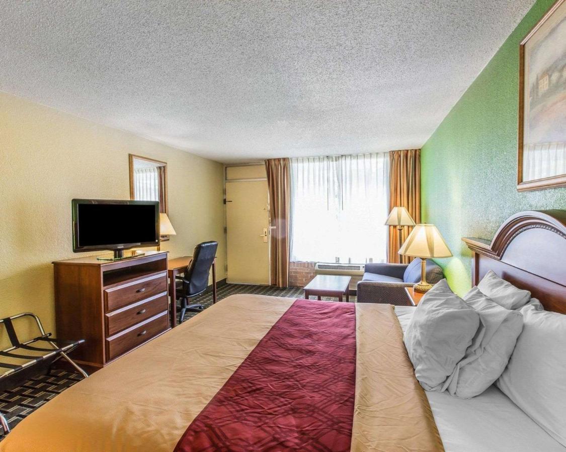 Econo Lodge Douglas Exteriör bild